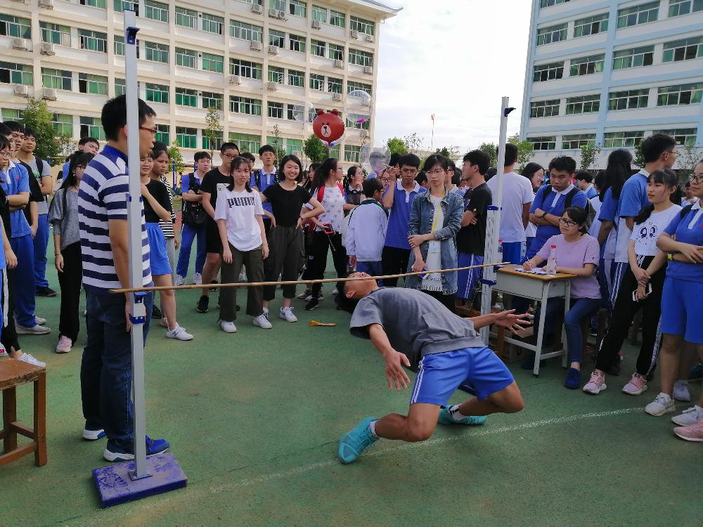 2学生趣味运动会2.jpg